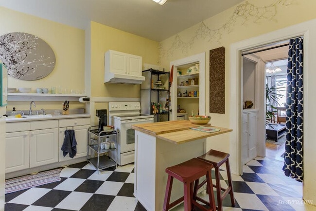 Building Photo - 426 Cole St