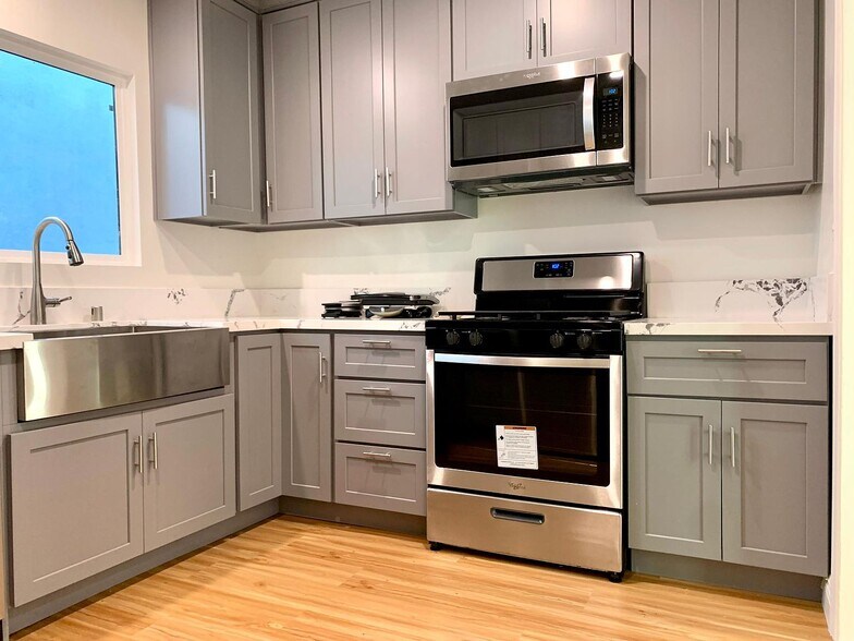 Building Photo - 540 N Harvard Blvd