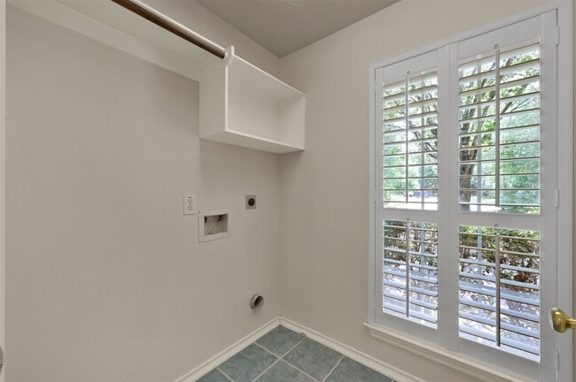 Building Photo - 166 Burgandy Vine Ct