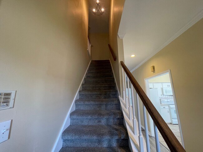 Building Photo - Sought after location so hurry!
