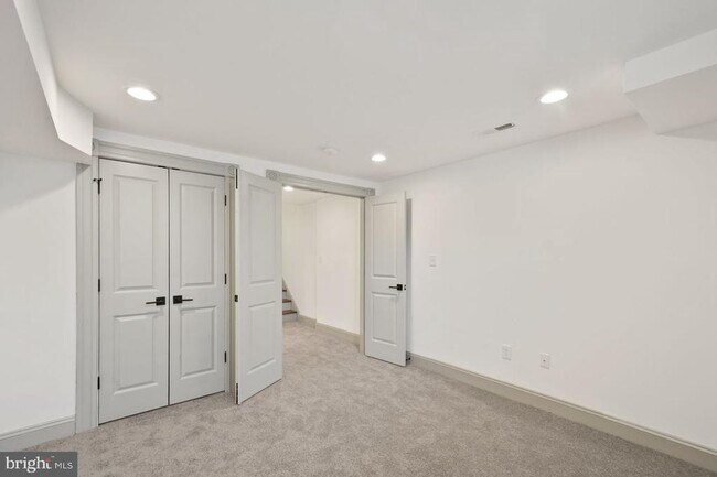 Building Photo - 740 S Linwood Ave