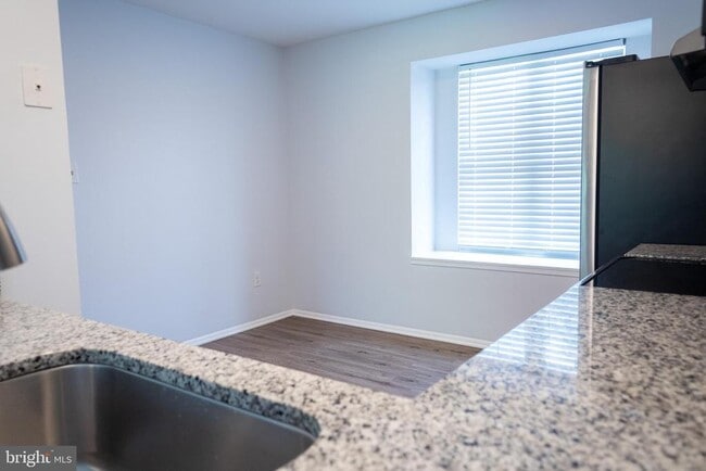 Building Photo - 615 Hemlock Ct