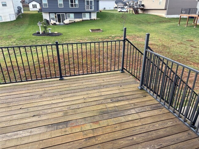 Building Photo - 22 Tennis Ct