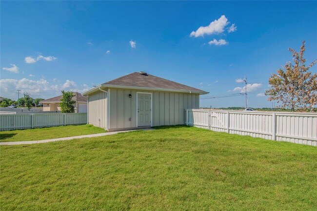 Building Photo - 100 Lennox Dr