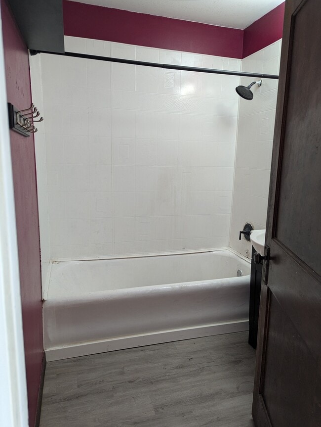 Building Photo - 828 E Thomas St