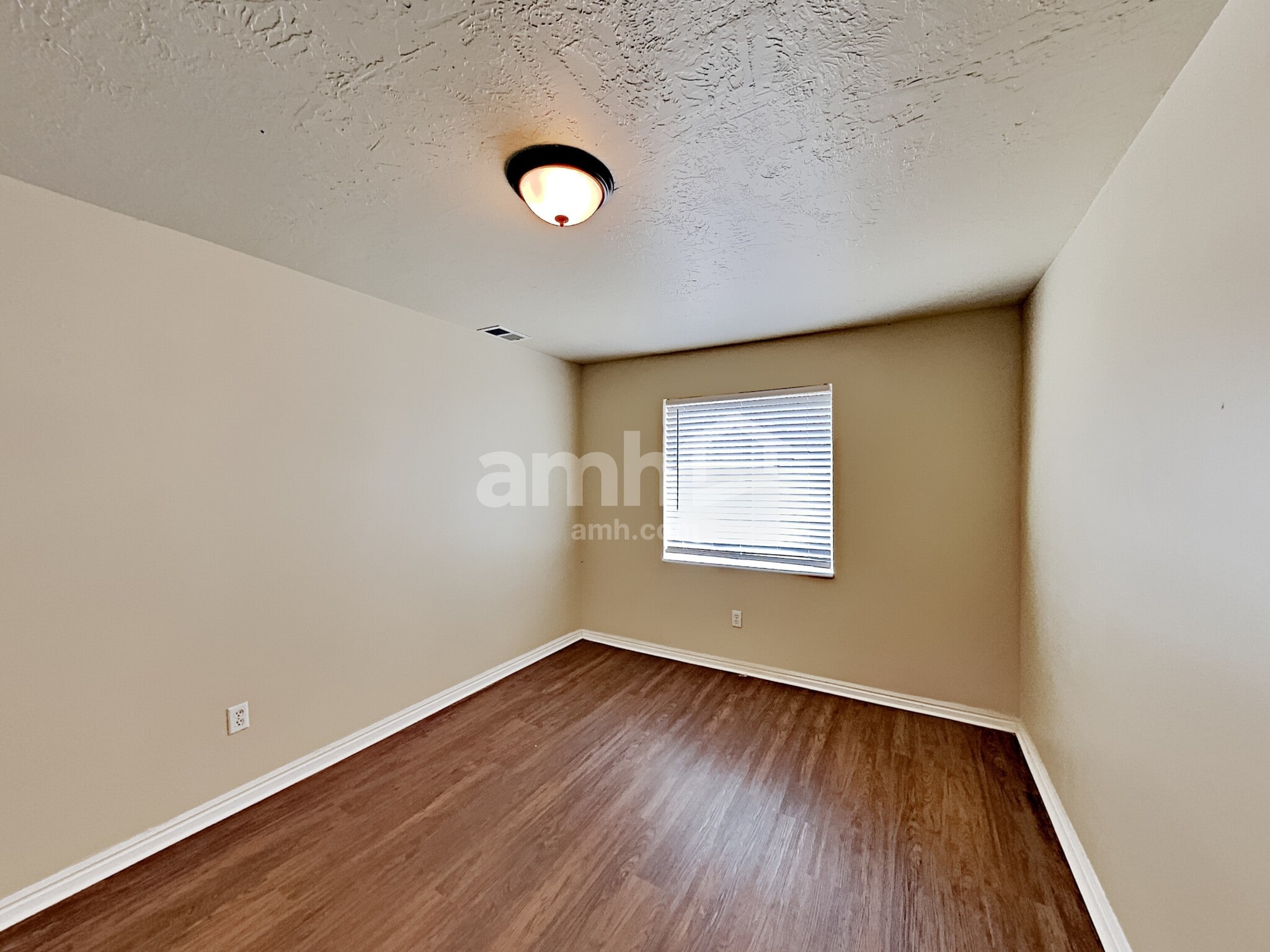 Building Photo - 6432 S High Bluff Dr