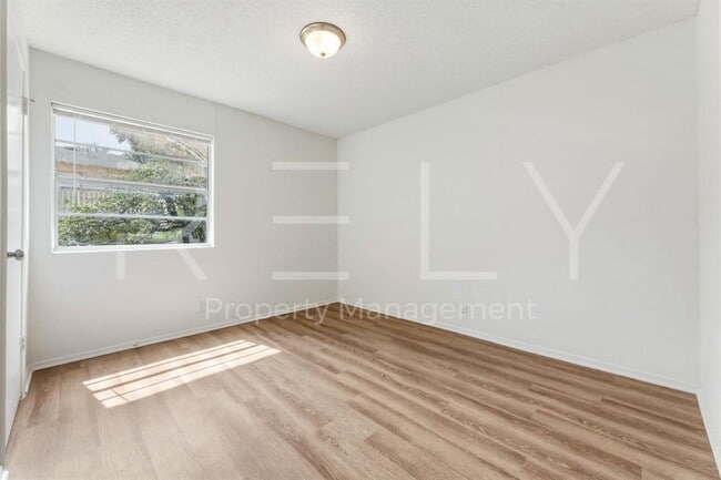 Building Photo - 302 Algerita Dr