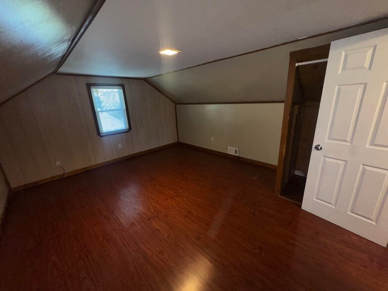 Building Photo - 4924 N 64th St