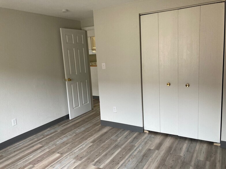 Building Photo - 204 Kellywood Mnr