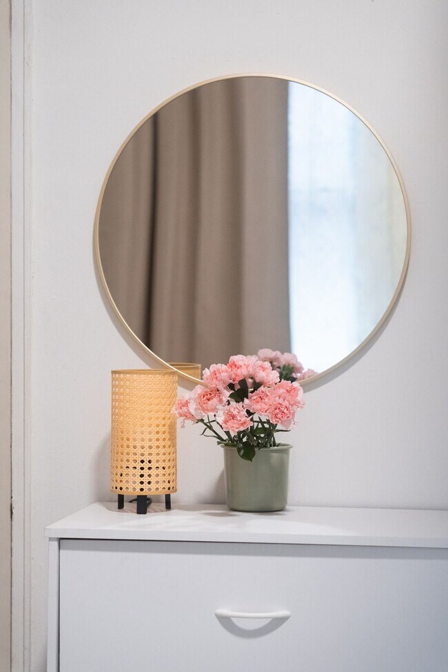 Building Photo - 252 E 33rd St