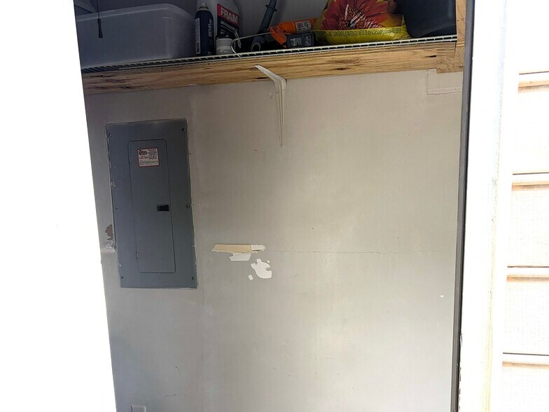Outdoor storage - 1330 Poplar Pointe SE