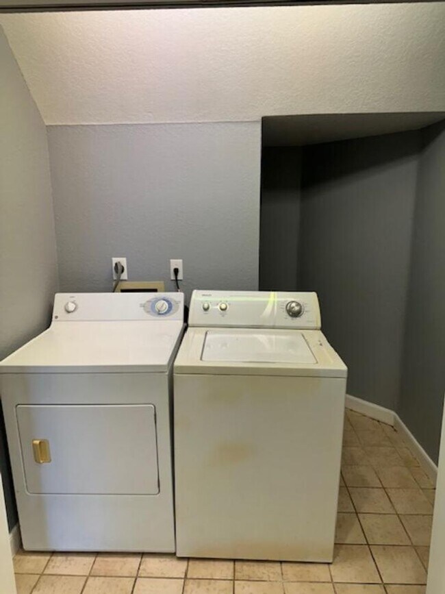 Building Photo - Spacious Townhome  with Stunning Water Views