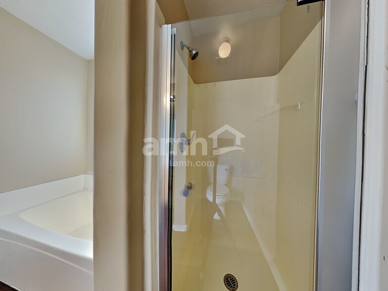 Building Photo - 3250 W Jessica Ln