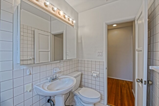 Building Photo - Bright & Charming, Single Story 3BR2BA Home w/ Large Front Yard, Huge Fenced Rear Yard w/ Large D...