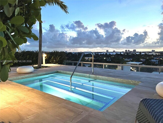 Building Photo - 9940 W Bay Harbor Dr