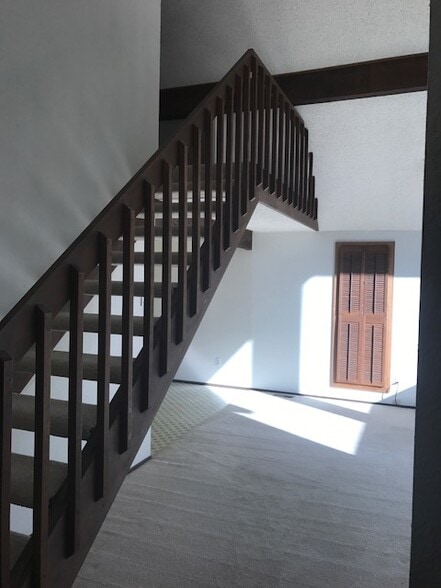 Beautiful stairway to open loft - 21020 SE 358th St