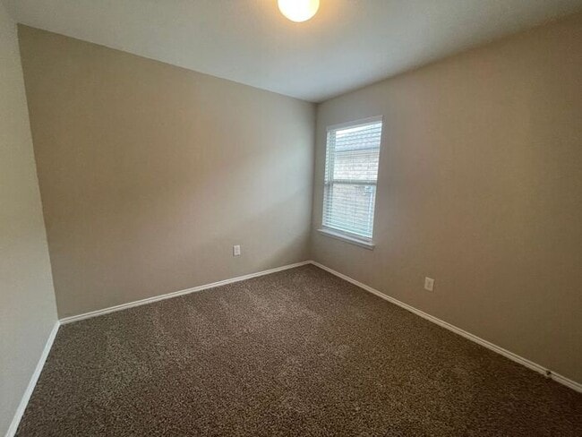 Building Photo - Perfect 3 Bedroom 2 Bath Home! GREAT Fort Worth Location -- Stainless Steel Kitchen Appliances In...