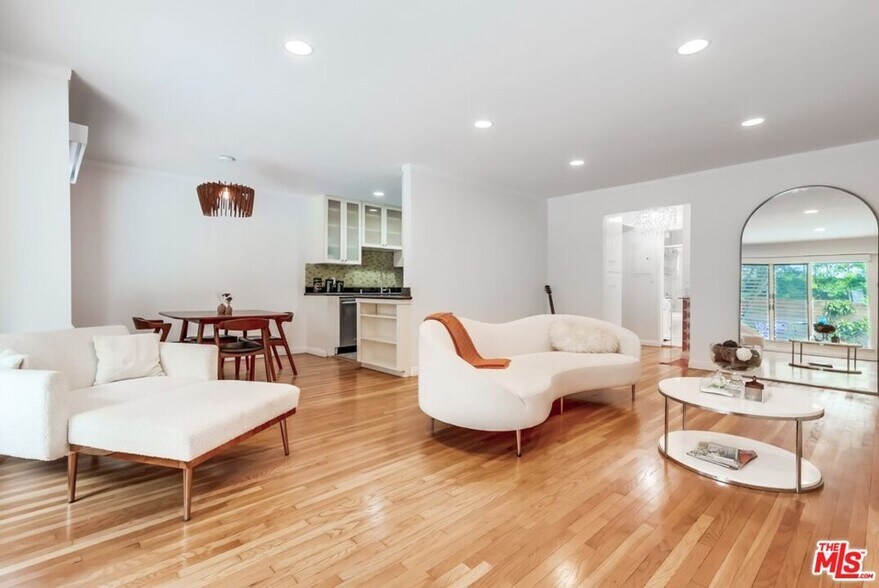 Primary Photo - 1275 Havenhurst Dr