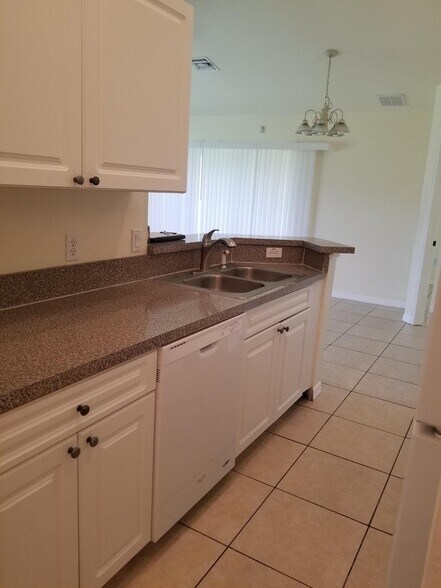 Building Photo - 4616-4618 24th St Sw