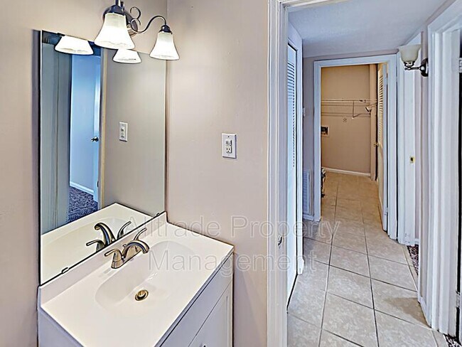 Building Photo - 4901 Cawood Dr