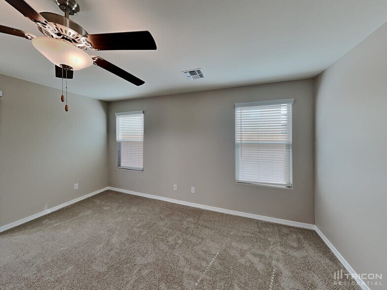 Building Photo - 3940 S 79th Dr