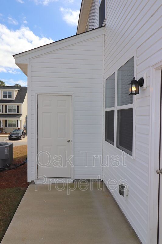 Building Photo - 176 Woodward Rd