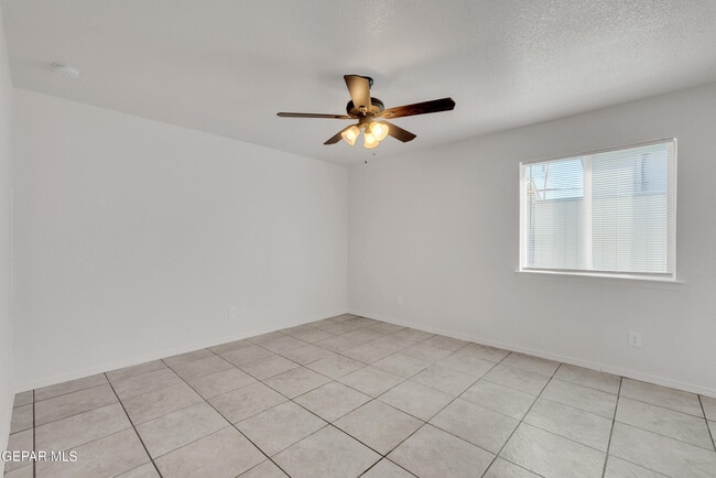 Building Photo - 9277 Leonardo Ave