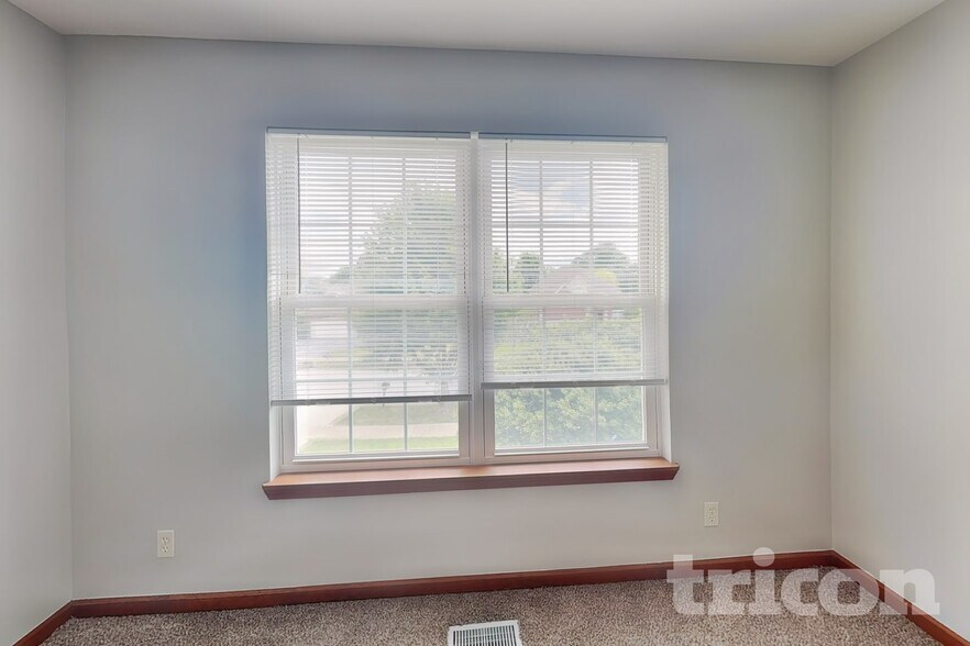 Building Photo - 1278 McDole Dr