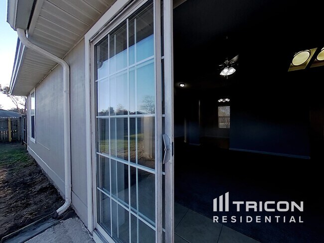 Building Photo - 3210 Chantilly Ct
