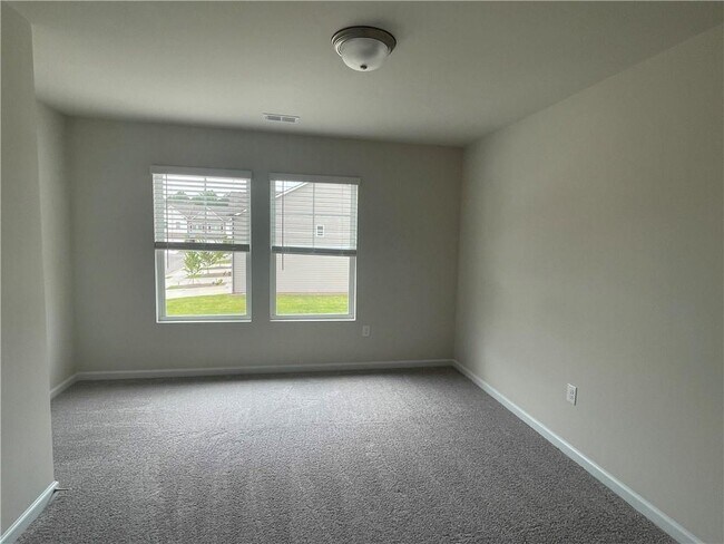 Building Photo - 4663 Fullerton Dr