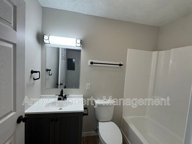 Building Photo - 610 S 7th St