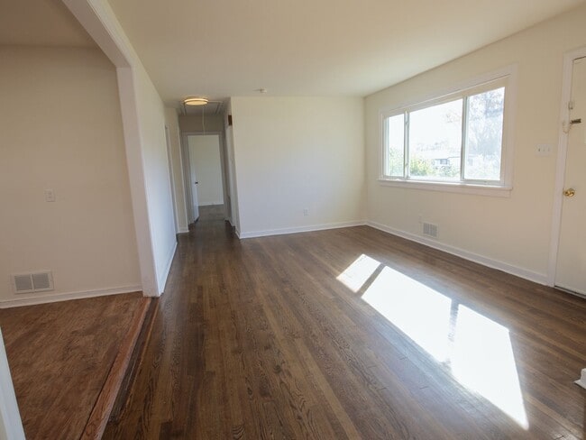 Building Photo - 3 BED 1 BATH RANCH HOME IN MECHANICSVILLE