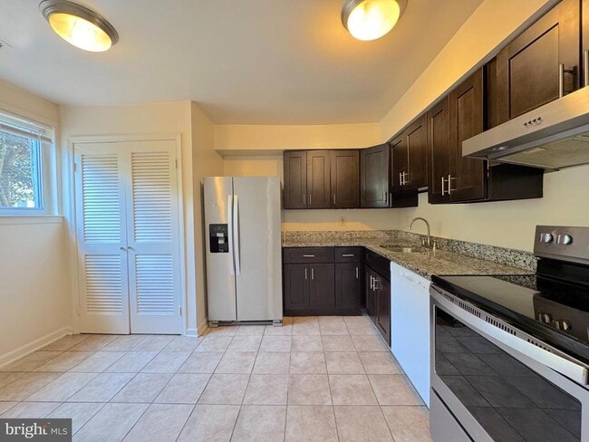 Building Photo - 4675 Logsdon Dr