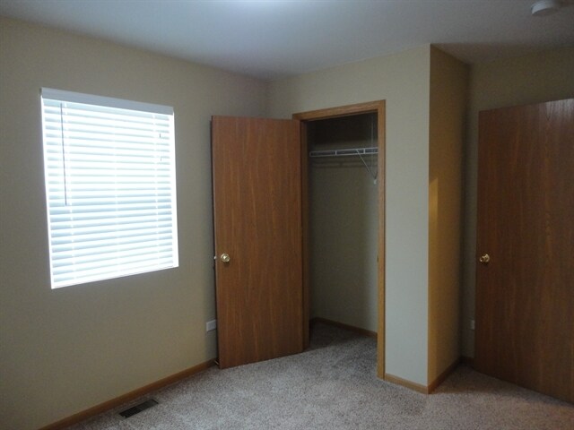 Building Photo - 609 Circle Dr