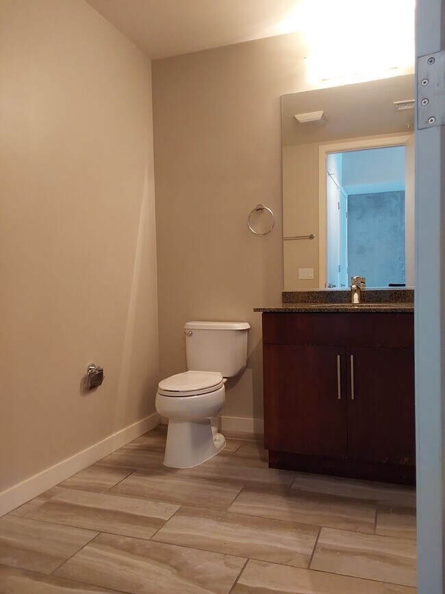 Building Photo - Gorgeous Juhl Loft unit for lease!!