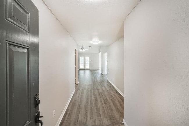 Building Photo - 7114 Sunrise Hill Ln