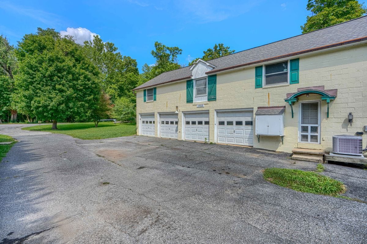 Building Photo - 1703 Roland Ave