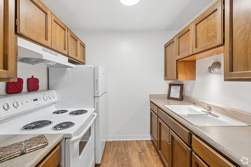 1BR, 1BA - 610SF - Kitchen - Bella Flora