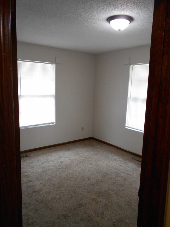 Building Photo - 1021 N Kiger Rd