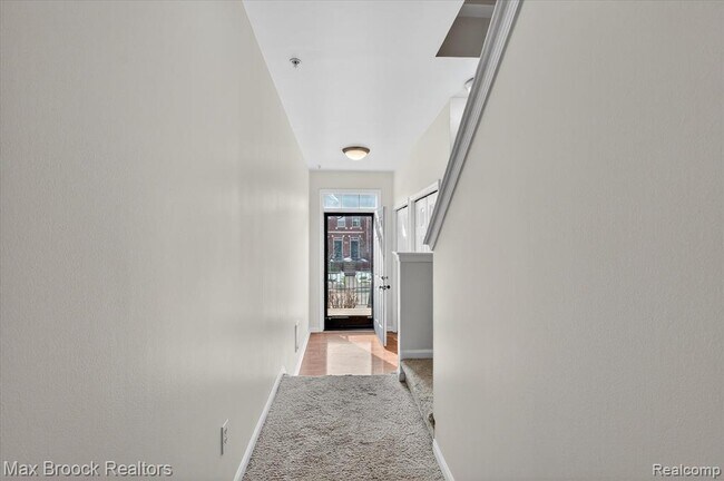 Building Photo - 3255 Camden Dr