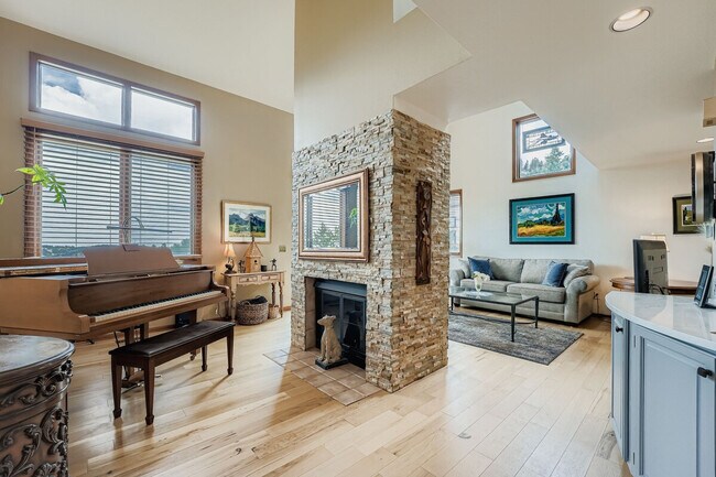 Building Photo - 776 Chimney Creek Dr