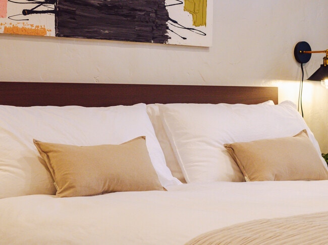 Building Photo - Adelon - Furnished