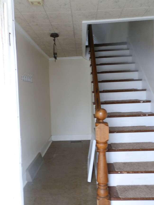 from pirvate porch private entry to apartment - private hallway - living area upstairs. - 81 Bay St