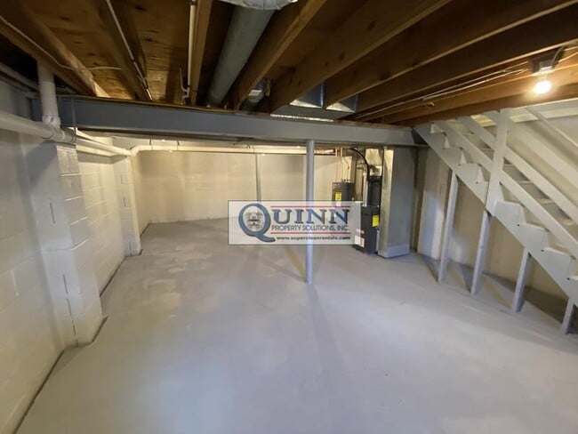 Building Photo - 124 E Village Rd