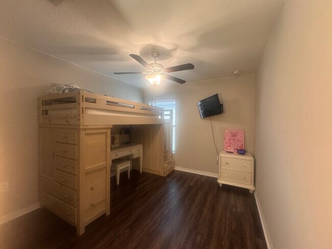 Building Photo - Beautifully Designed 4 Bedroom, 2 Bath Home