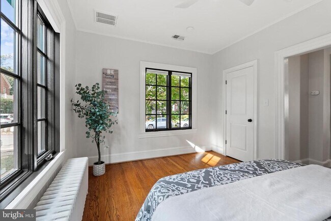 Building Photo - 200 Summers Dr