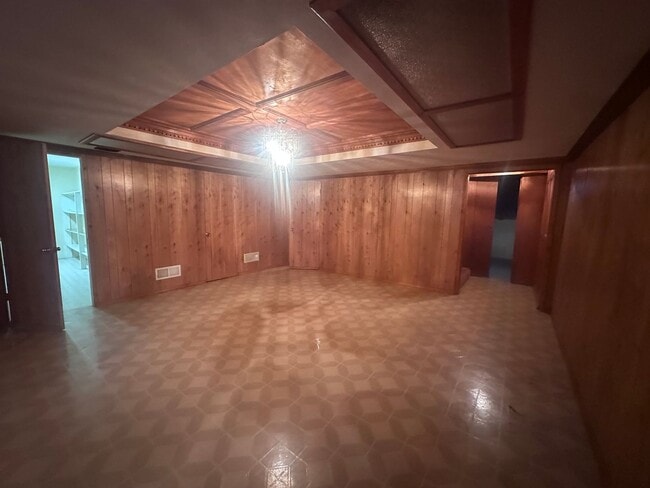 Building Photo - 1002 Juniper Springs Dr