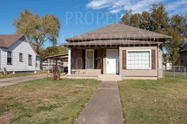 Building Photo - 4 Bedroom 1 Bath