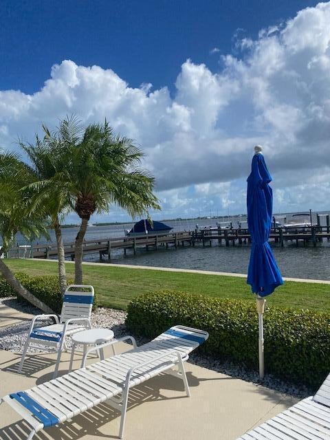 Building Photo - 4139 NE Moon River Cir