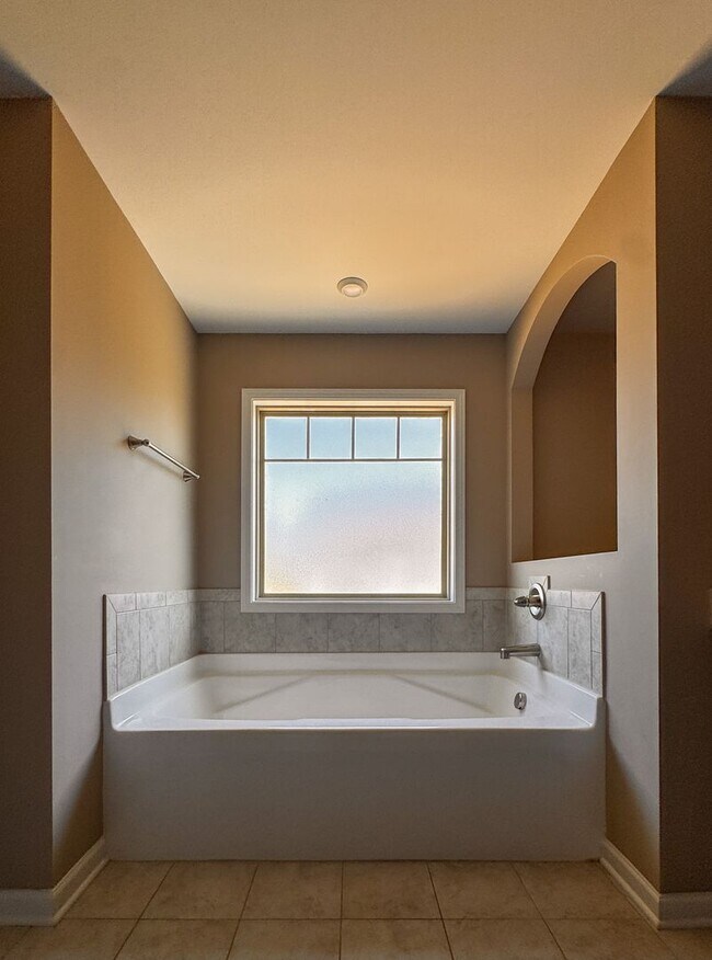 Building Photo - Beautiful 4 Bed 3.5 Bath Home in Jack Britt School District